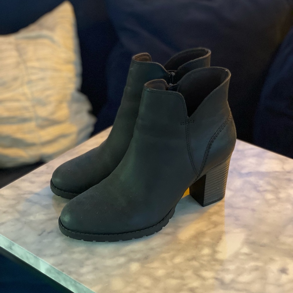 Clark’s Collection Leather Ankle Bootie, Black S7